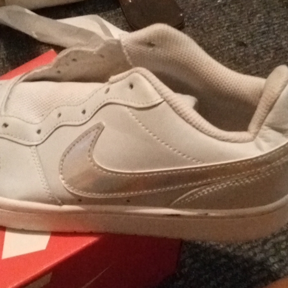 Nike shoes - Picture 3 of 3